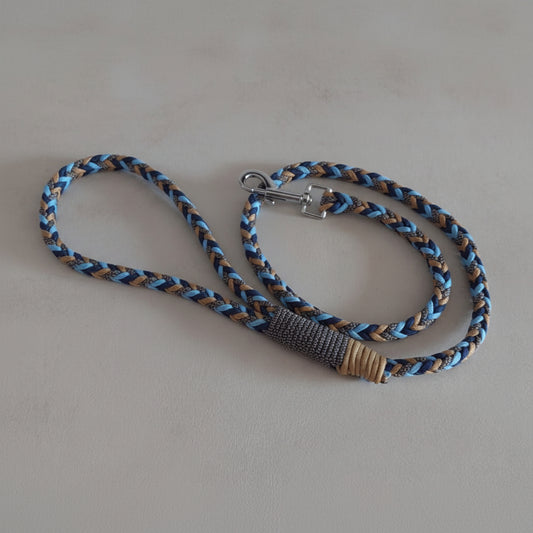 Guinzaglio Bosco Incantato Blu realizzato a mano in paracord