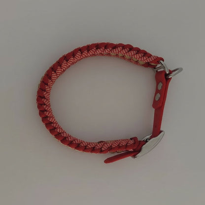 Collare Isa made in Italy fatto a mano in paracord con bellissima decorazione dai colori Natalizi