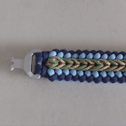 Dettaglio Collare Bosco Blu  in paracord e chiusura nacciaio argentato