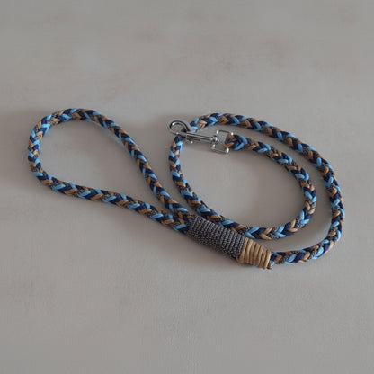 Guinzaglio Bosco Incantato Blu realizzato a mano in paracord
