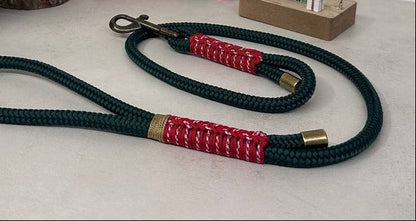 Guinzaglio Bosco Alpino elegante per ogni escursione e affascinante, per un look unico. Disponibili altre varianti e colori abbinabili ai collari della linea stella il made in italy di ZekyShop