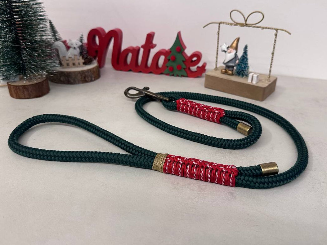 Guinzaglio Bosco Alpino elegante per ogni escursione, misterioso e affascinante, per un look unico. Disponibili altre varianti e colori abbinabili ai collari della linea stella di natale il made in italy di ZekyShop