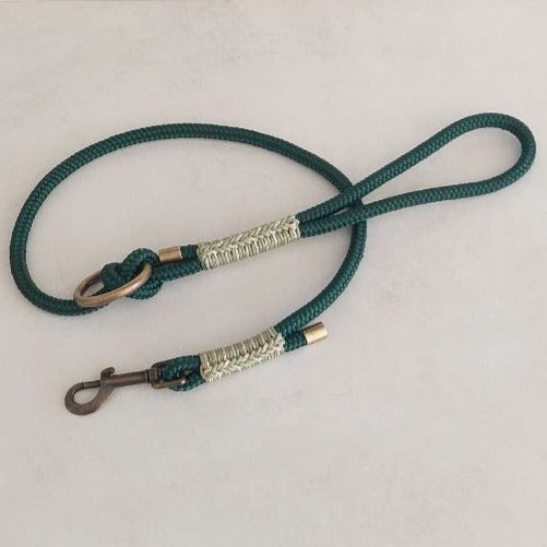 Guinzaglio Isa Verde reaizzato in paracord artigianalmente in italia