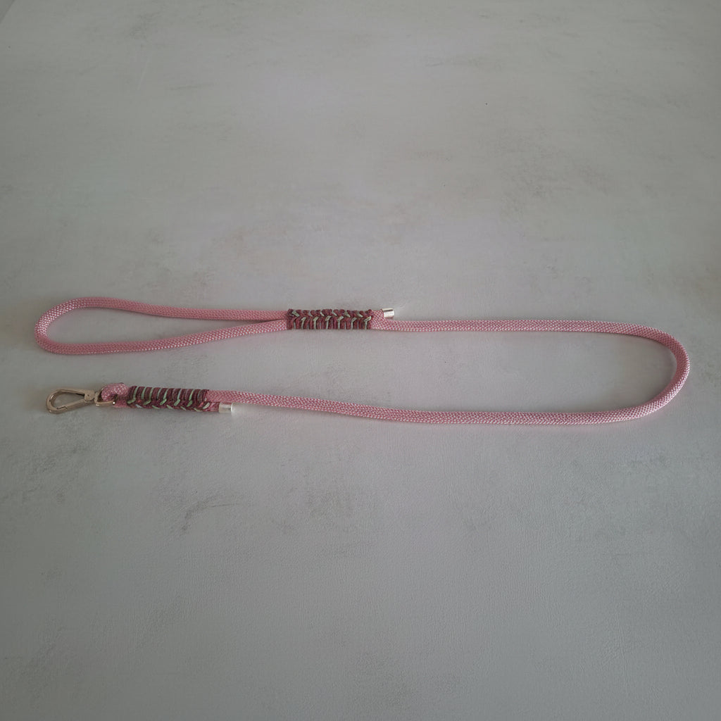 Guinzaglio isa rosa pastello prodotto in italia fatto a mano con colori brillanti per l'estate