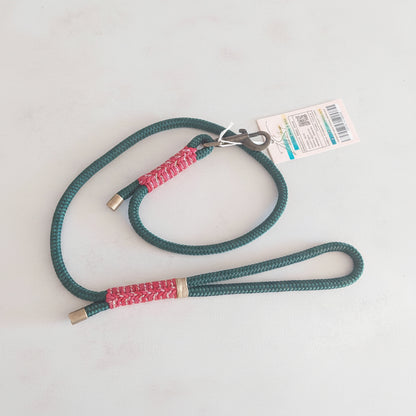 Guinzaglio Bosco Alpino elegante per ogni escursione e affascinante, per un look unico. Disponibili altre varianti e colori abbinabili ai collari della linea stella il made in italy di ZekyShop