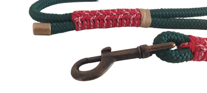 Particolare del guinzaglio Bosco Alpino decorazione dell'intreccio e gli accessori in acciaio colore oro antico