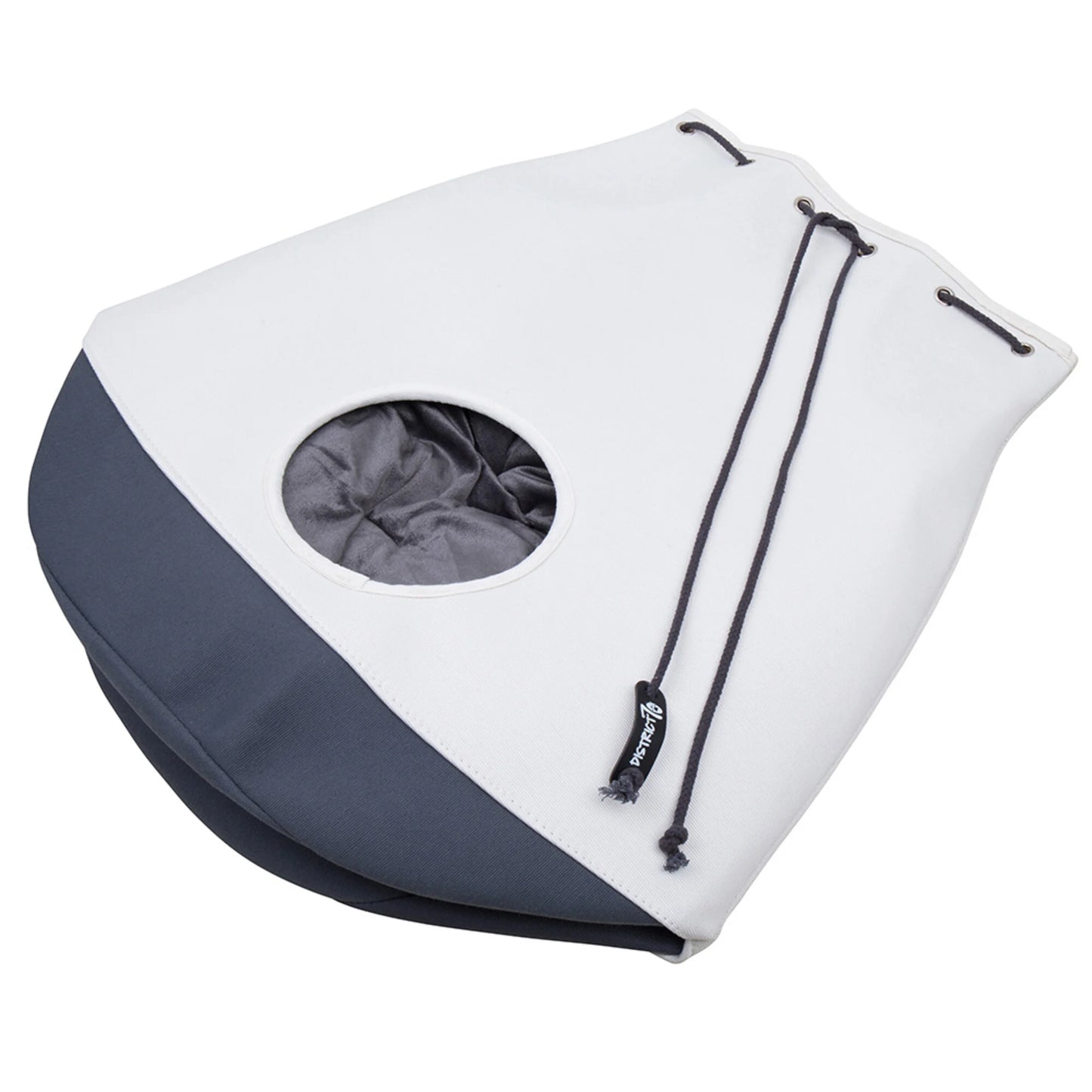 dettaglio della cuccia sacco ripiegata stile compatto