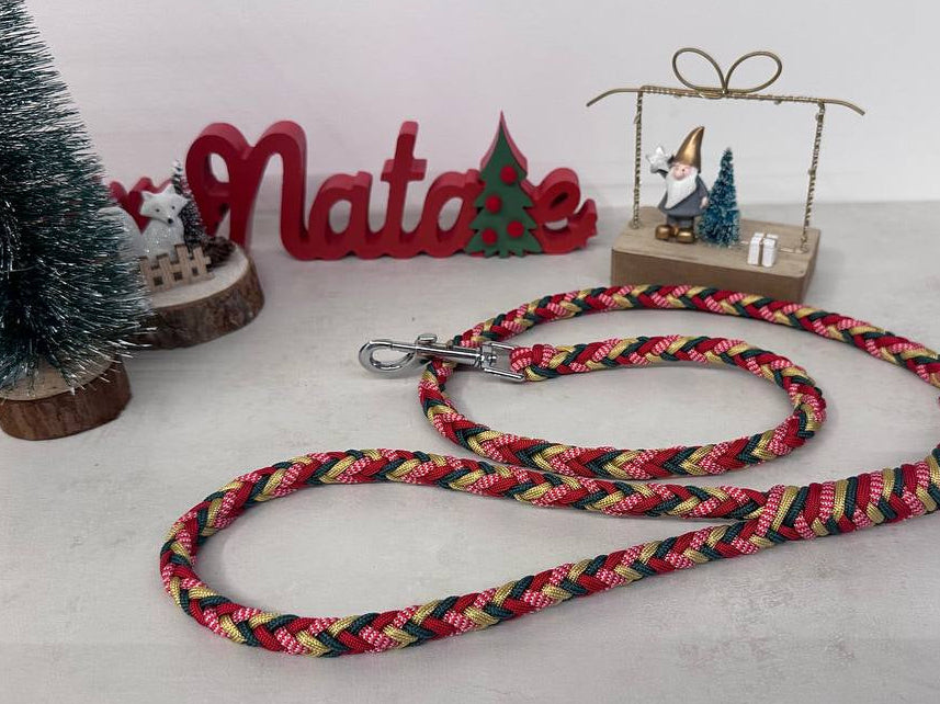 il guinaglio bosco incantato elegante perfetto per i giorni di festa natalizi nato dall'incontro tra i colori del bosco ed i primi fiocchi di neve 