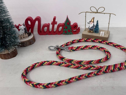 il guinaglio bosco incantato elegante perfetto per i giorni di festa natalizi nato dall'incontro tra i colori del bosco ed i primi fiocchi di neve 