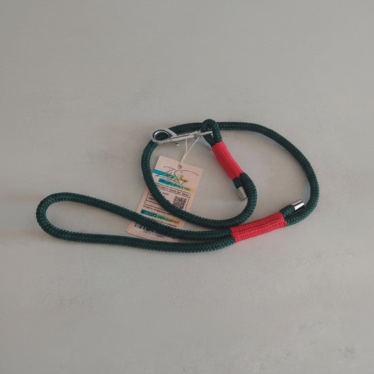 Dettaglio della decorazione del guinzaglio magia del bosco made in Italy Artigianale