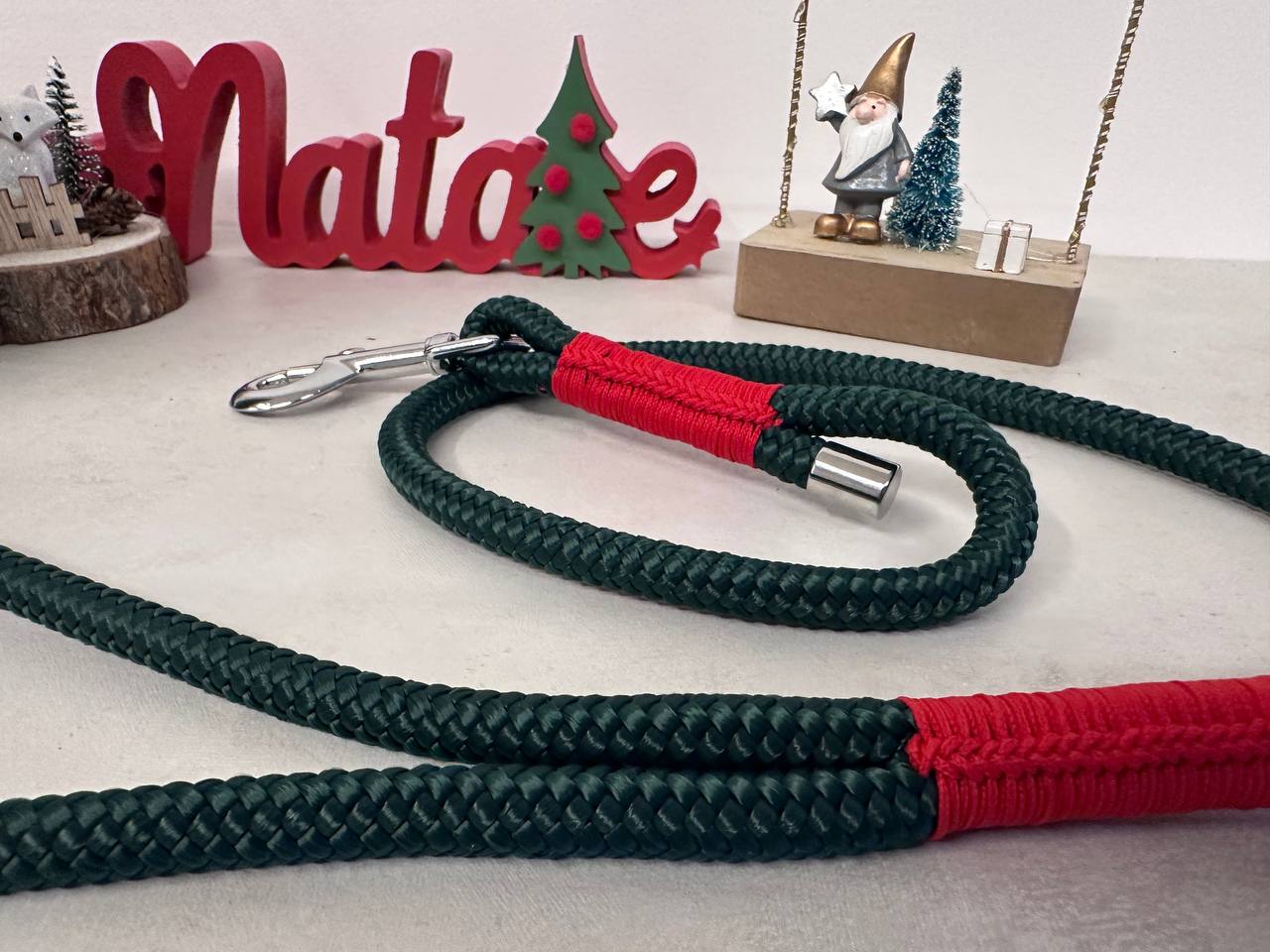 foto del guinzaglio magia del bosco della linea stela di natale semplice ed elegante come la natura. per escursioni natalizie 