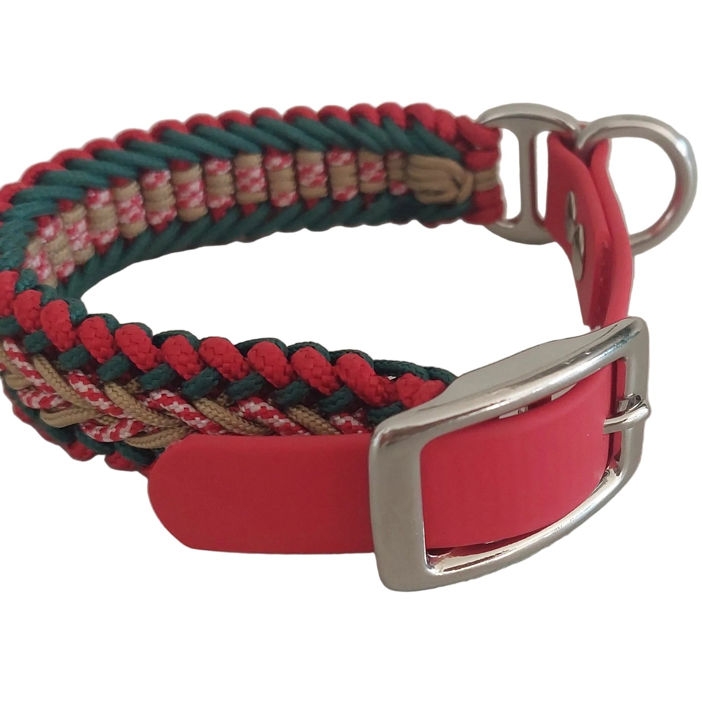 Dettaglio della fibbia utilizzata per realizzare il collare bosco alpino made in italy artigianale by zekyshop